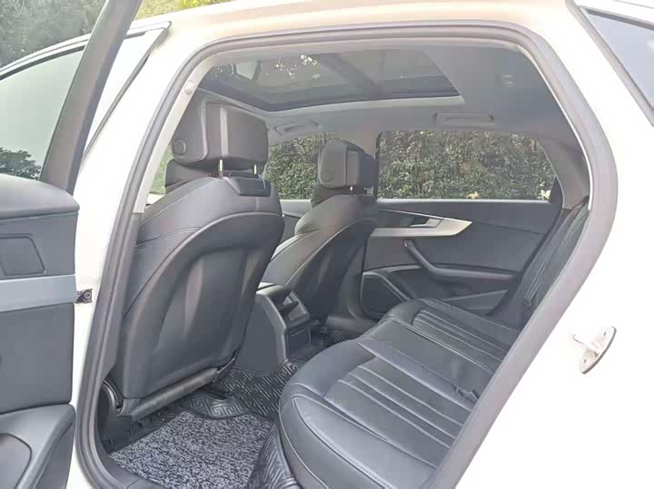 Фото 6 - Audi A4L