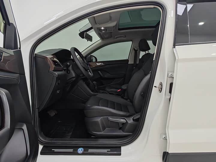 Фото 7 - Volkswagen Tharu