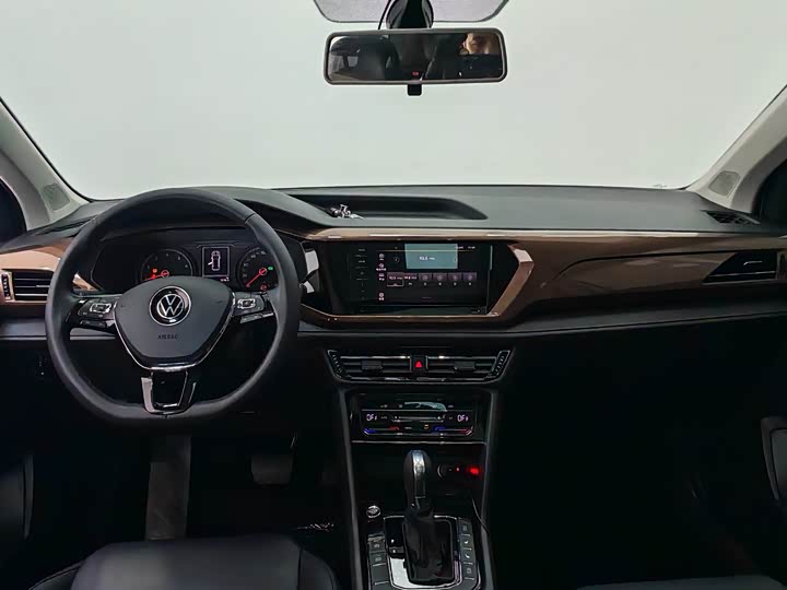 Фото 9 - Volkswagen Tharu