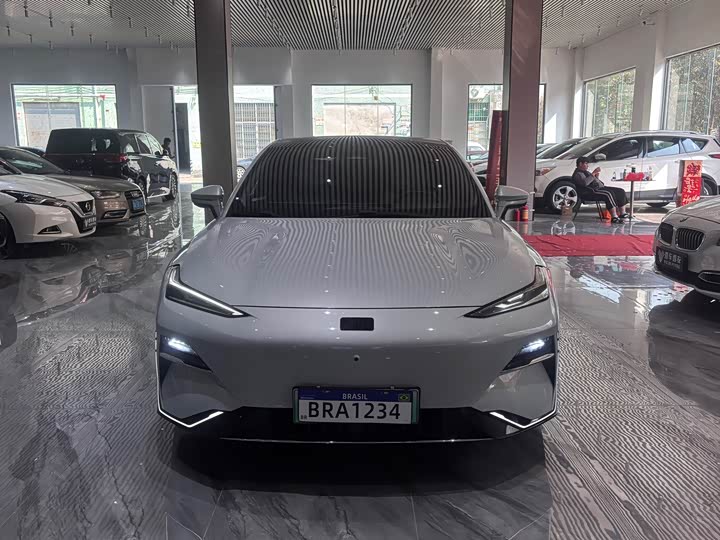 Фото 3 - Geely Galaxy E8