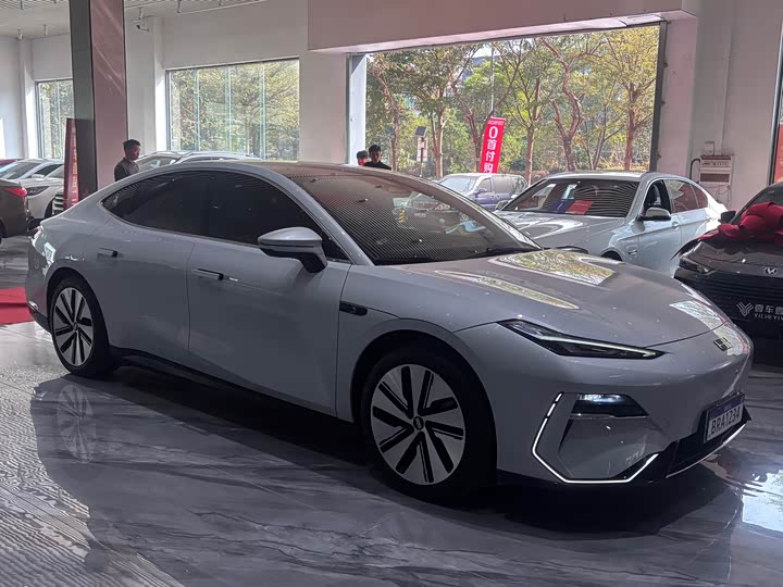 Фото 4 - Geely Galaxy E8