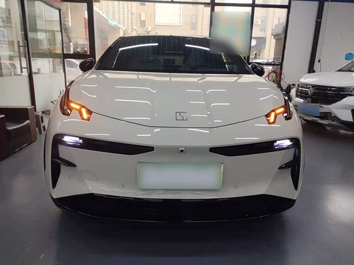 Фото 3 - Zeekr X