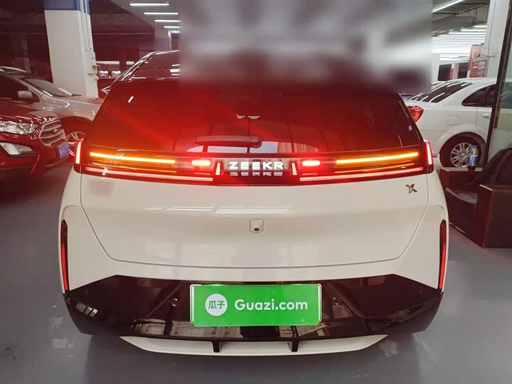 Фото 6 - Zeekr X