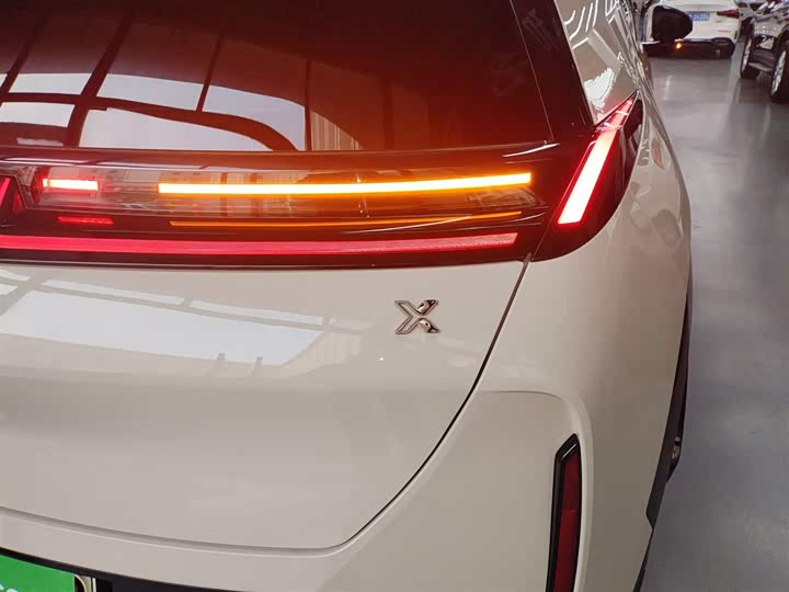 Фото 8 - Zeekr X