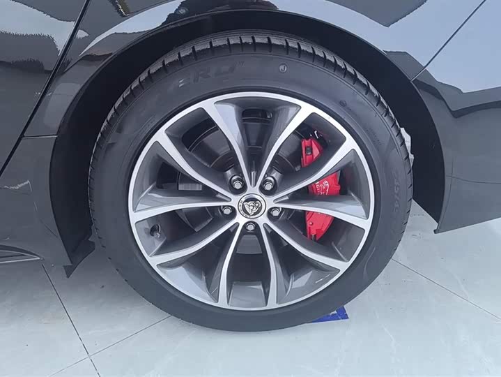 Фото 6 - Jaguar XF L