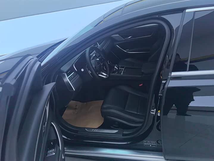 Фото 9 - Jaguar XF L