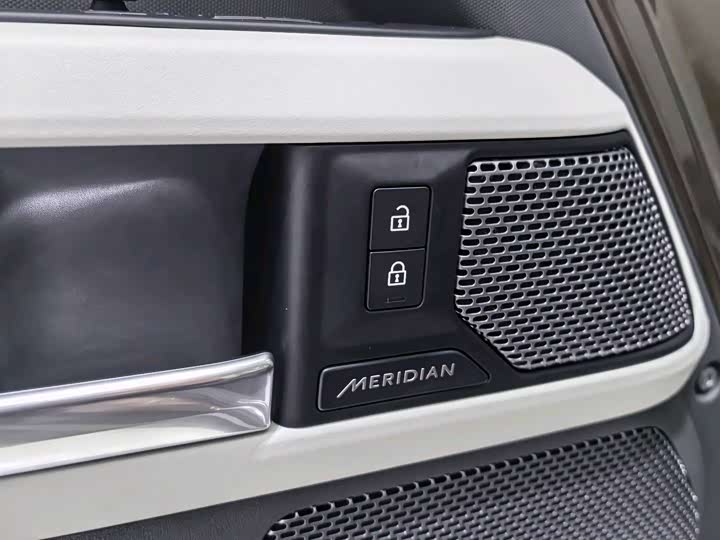 Фото 8 - Land Rover Defender