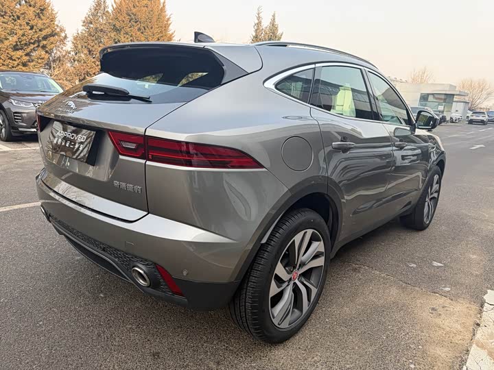 Фото 3 - Jaguar E-Pace