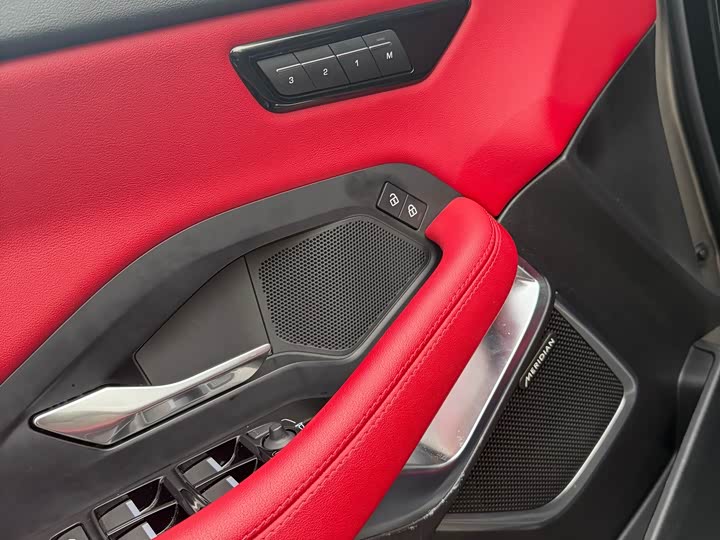 Фото 5 - Jaguar E-Pace