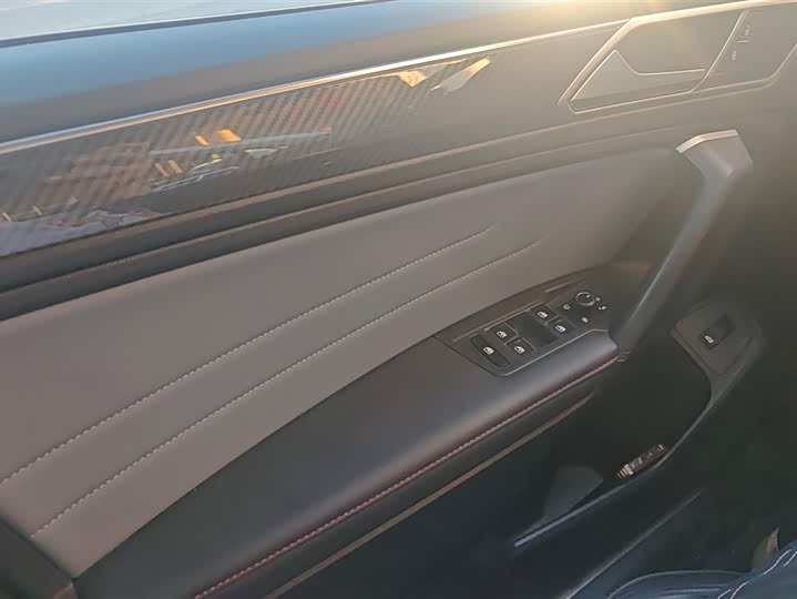 Фото 7 - Volkswagen Tiguan X