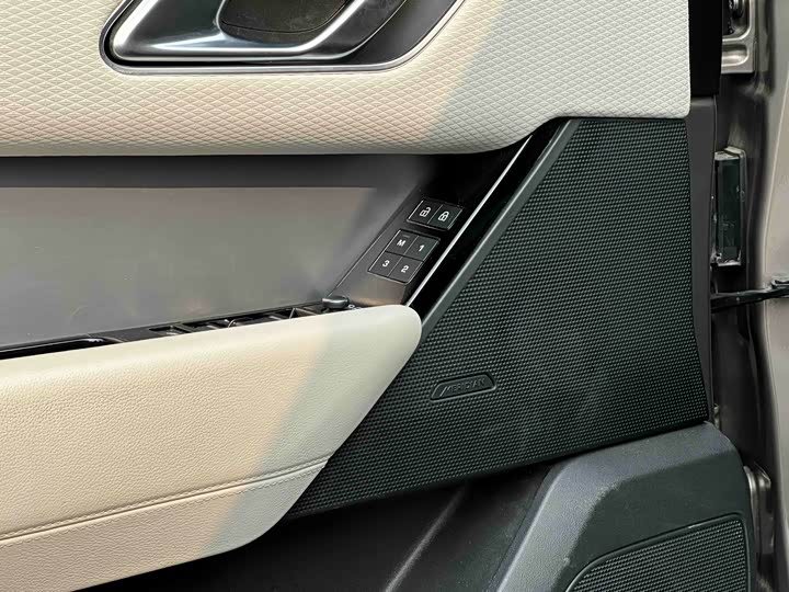 Фото 7 - Land Rover Range Rover Velar