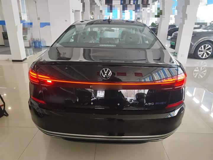 Фото 6 - Volkswagen Passat Hybrid