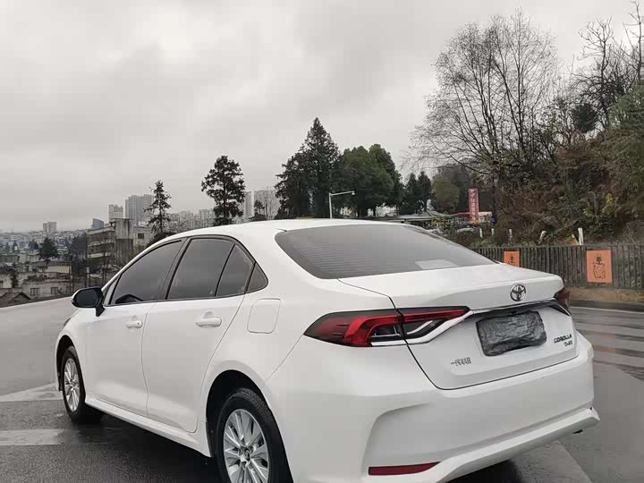 Фото 4 - Toyota Corolla