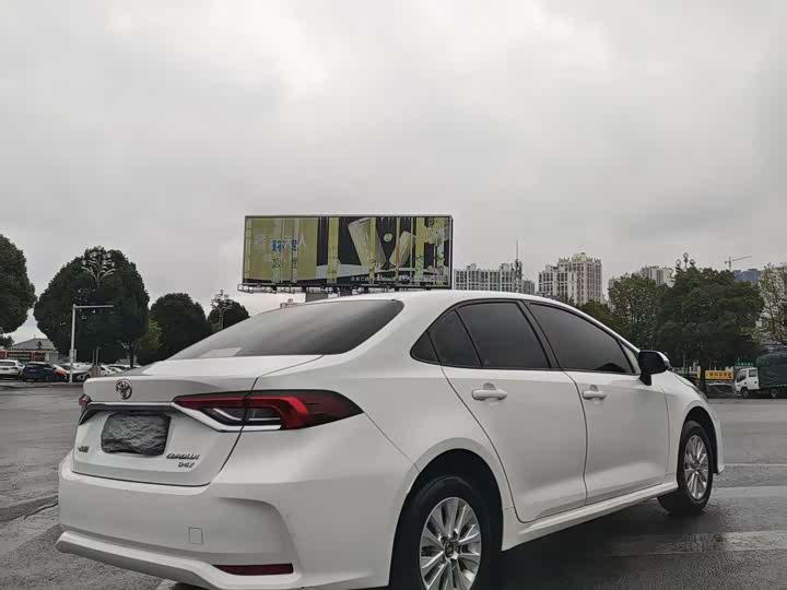 Фото 5 - Toyota Corolla