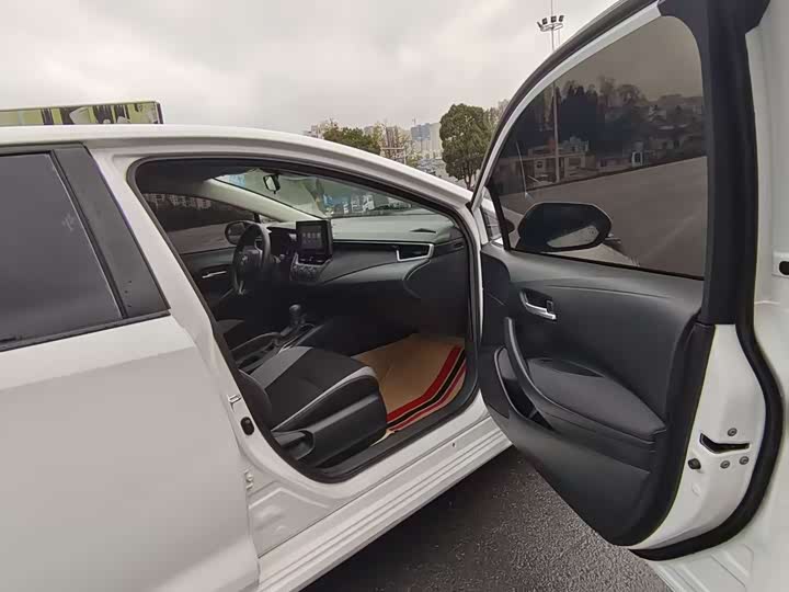 Фото 7 - Toyota Corolla