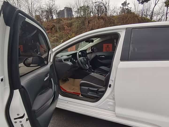 Фото 8 - Toyota Corolla