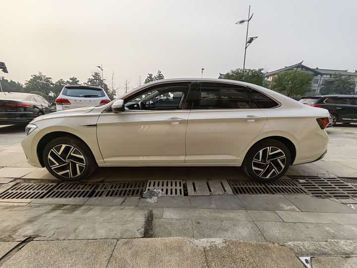 Фото 5 - Volkswagen Sagitar L