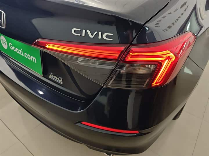 Фото 8 - Honda Civic