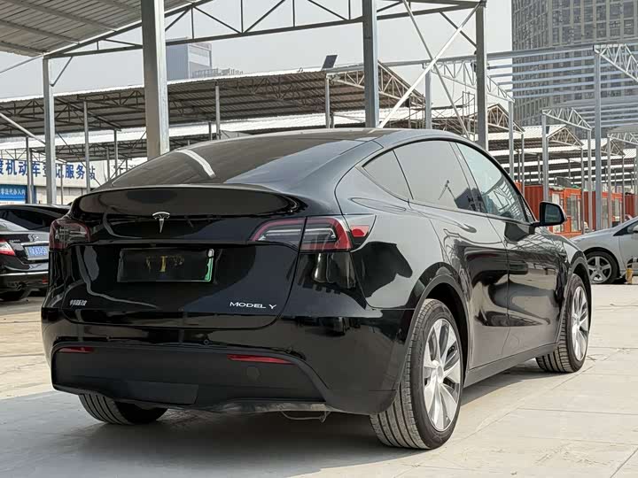 Фото 9 - Tesla Model Y