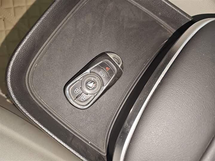 Фото 9 - Buick GL8 ES