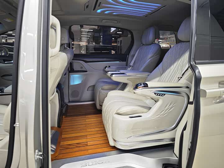 Фото 6 - Buick GL8 ES