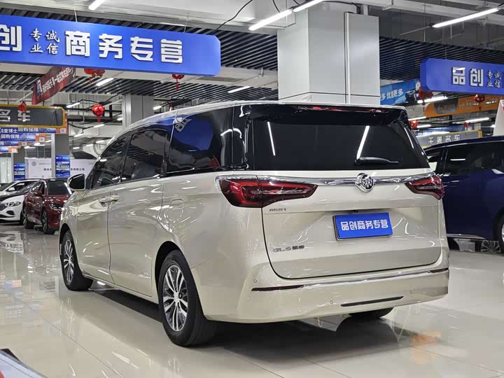 Фото 9 - Buick GL8 ES