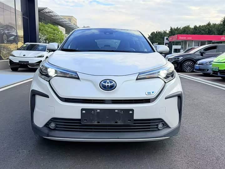 Фото 2 - Toyota Izoa EV