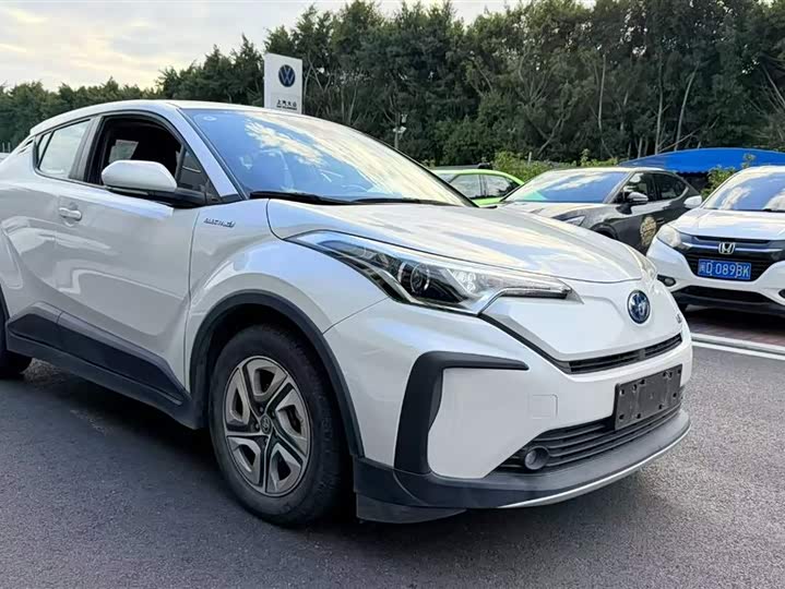 Фото 3 - Toyota Izoa EV