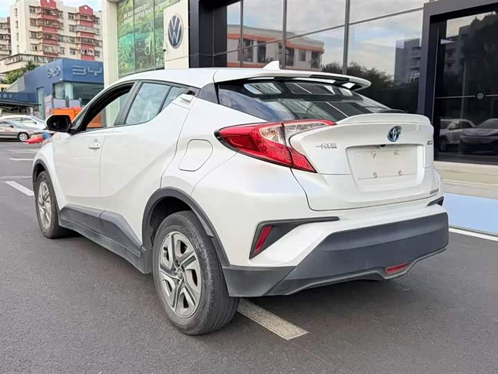 Фото 7 - Toyota Izoa EV