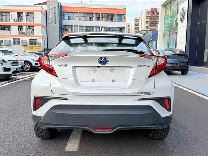 Фото 8 - Toyota Izoa EV