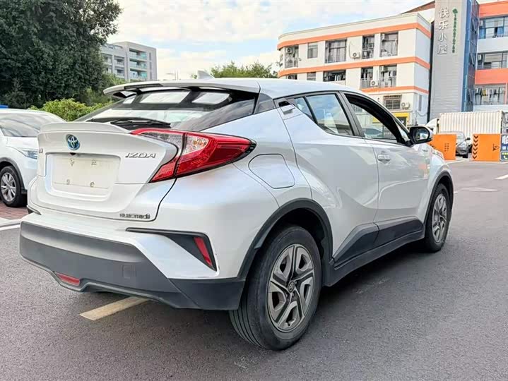 Фото 9 - Toyota Izoa EV