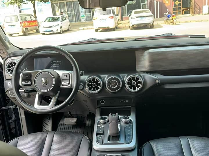 Фото 5 - Tank 300