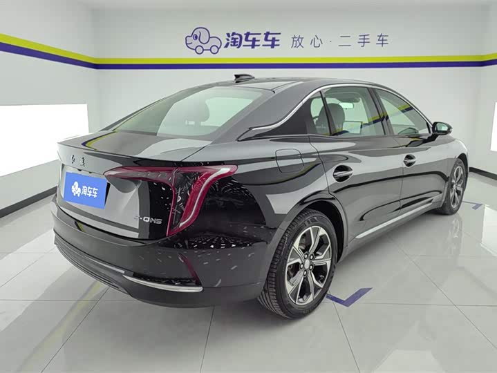 Фото 3 - Hongqi E-QM5