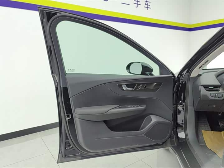 Фото 7 - Hongqi E-QM5