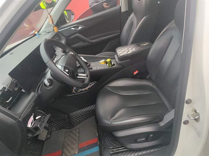 Фото 8 - Roewe RX5