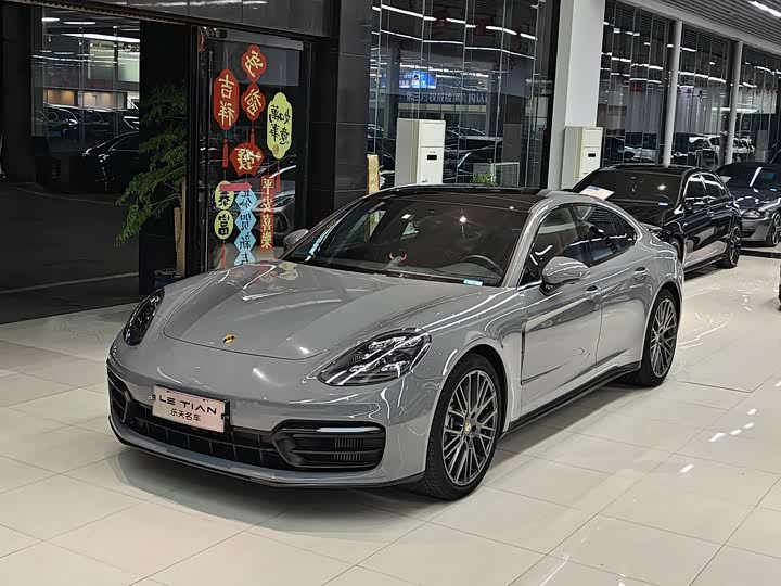 Фото 1 - Porsche Panamera