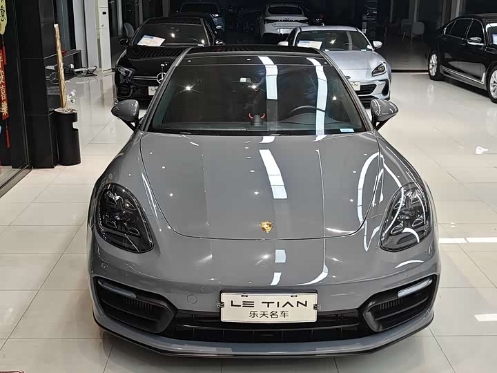 Фото 2 - Porsche Panamera