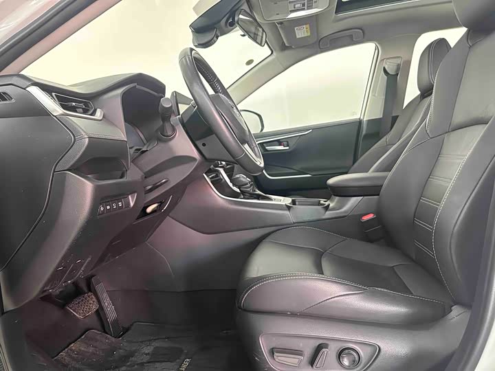 Фото 8 - Toyota Wildlander