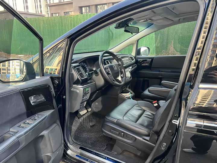 Фото 4 - Honda Elysion