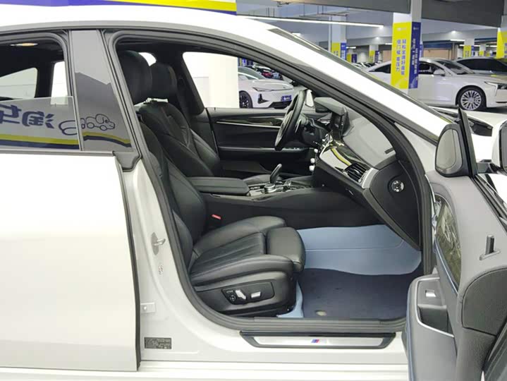 Фото 8 - BMW 6 Series GT