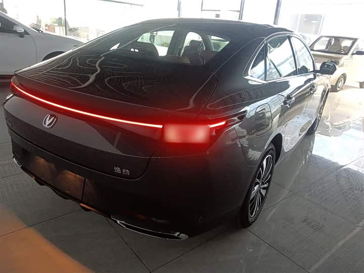 Фото 7 - Changan Eado EV