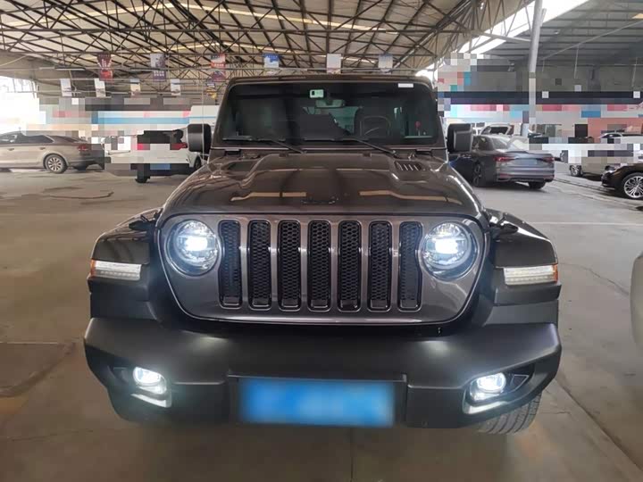 Фото 3 - Jeep Wrangler