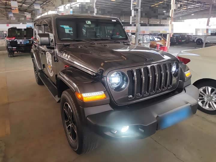 Фото 4 - Jeep Wrangler