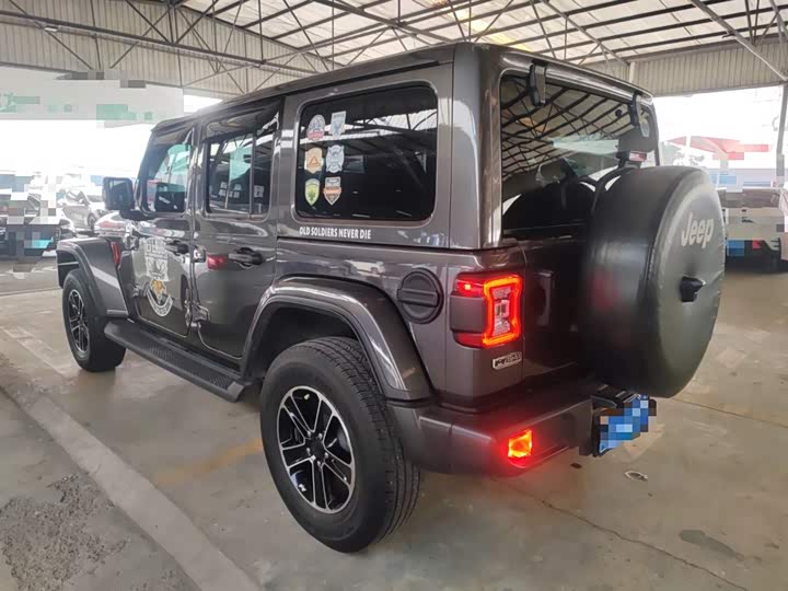 Фото 5 - Jeep Wrangler