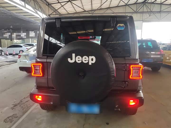 Фото 6 - Jeep Wrangler