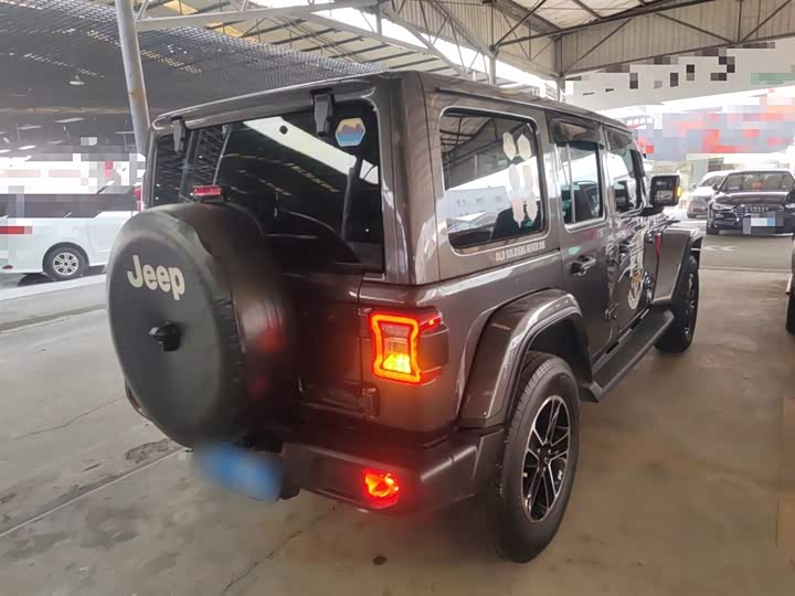 Фото 7 - Jeep Wrangler