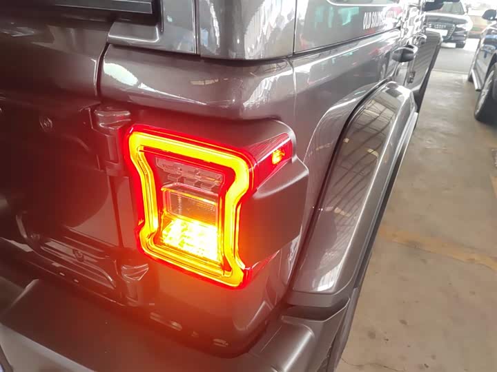 Фото 8 - Jeep Wrangler