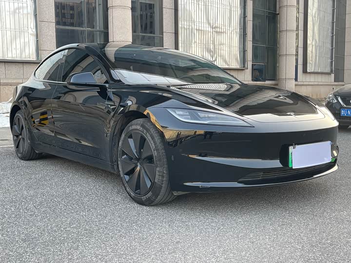 Фото 3 - Tesla Model 3