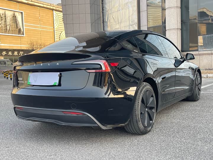 Фото 7 - Tesla Model 3
