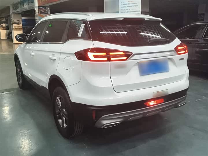 Фото 5 - Geely Atlas
